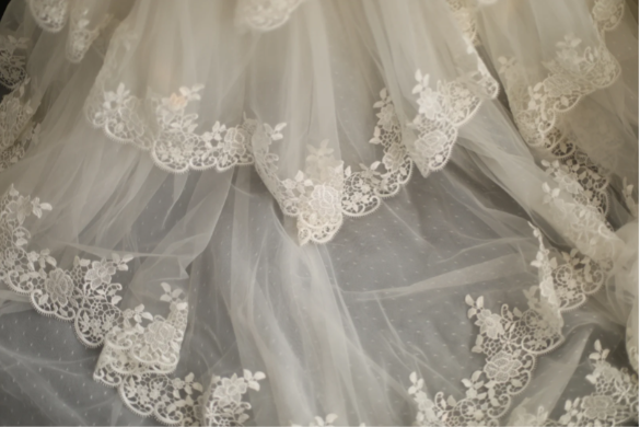 Elegant and simple one-shoulder retro polka dot lace cascading fishtail princess wedding dress P2831