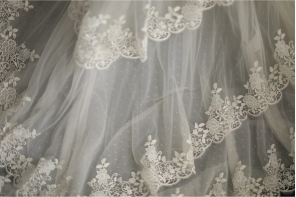 Elegant and simple one-shoulder retro polka dot lace cascading fishtail princess wedding dress P2831