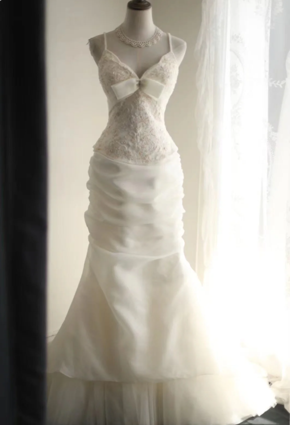 Elegant White Flower Bud Fishtail Hand-beaded Pleated Tulle Wedding Dress P2833