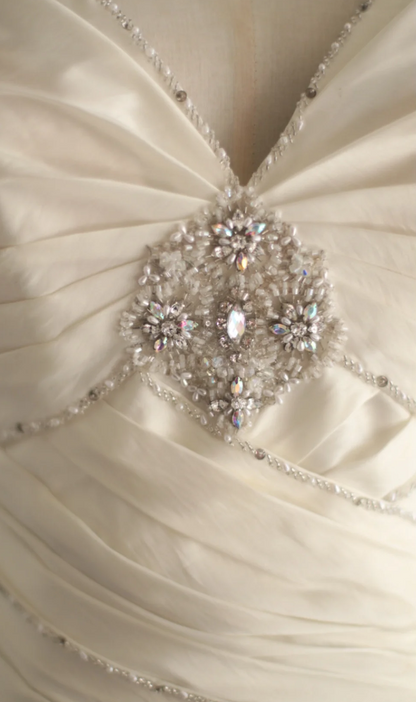 Classic V-neck Retro Palace Satin Hand-beaded Wedding Dress P2836