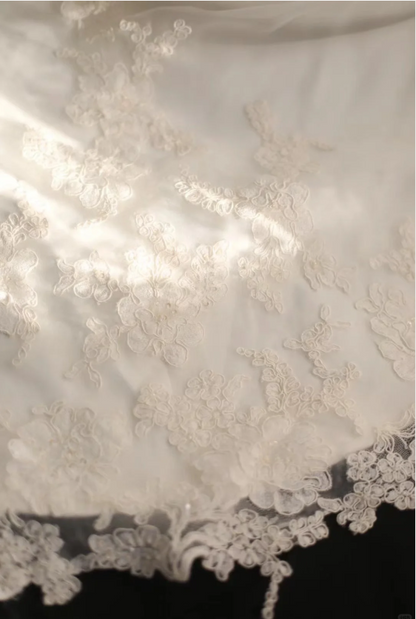 Elegant and simple white strapless lace tulle mermaid wedding dress P2847