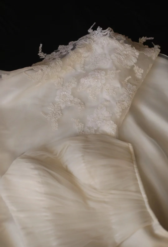 Elegant and simple white strapless lace tulle mermaid wedding dress P2847