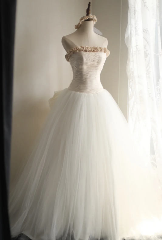 Elegant and simple tulle tube top with handmade flowers A-line puffy wedding dress P2850