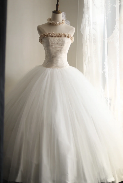 Elegant and simple tulle tube top with handmade flowers A-line puffy wedding dress P2850