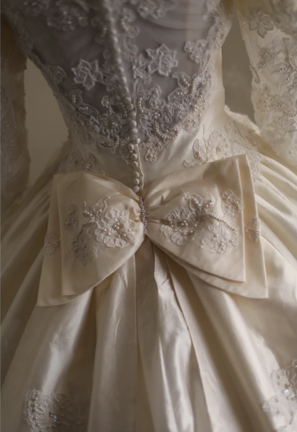 Cream Beige Palace Retro Long Sleeve Bow Satin Wedding Dress P2861