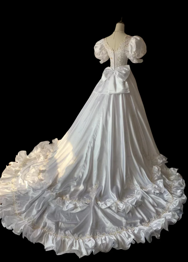 Retro Puff Sleeves Earrings Beaded Princess Wedding Dress with Train P2862