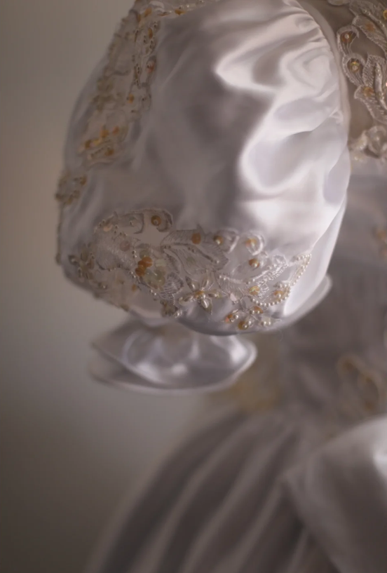 Retro Puff Sleeves Earrings Beaded Princess Wedding Dress with Train P2862