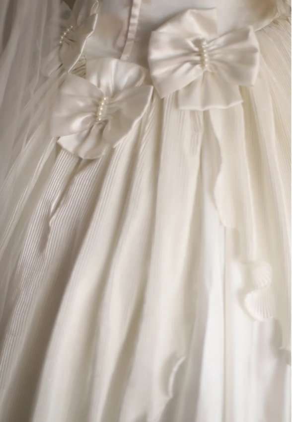 Soft cream hand-beaded one-shoulder vintage wedding dress P2863