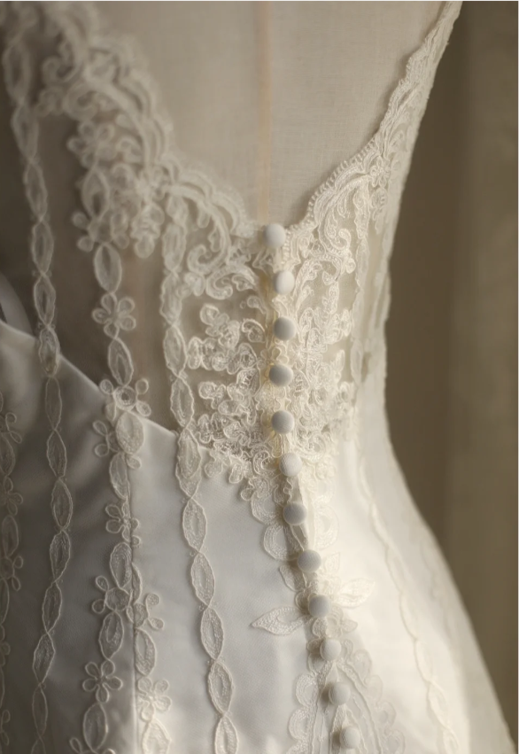 Vintage off-shoulder palace lace wedding dress P2867