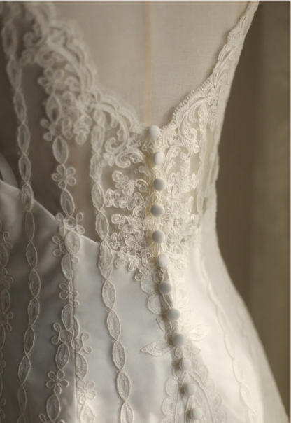 Vintage off-shoulder palace lace wedding dress P2867