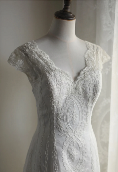 Vintage off-shoulder palace lace wedding dress P2867