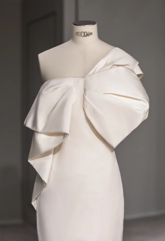 Elegant and simple one-shoulder white satin bow back slit mermaid wedding dress P2875