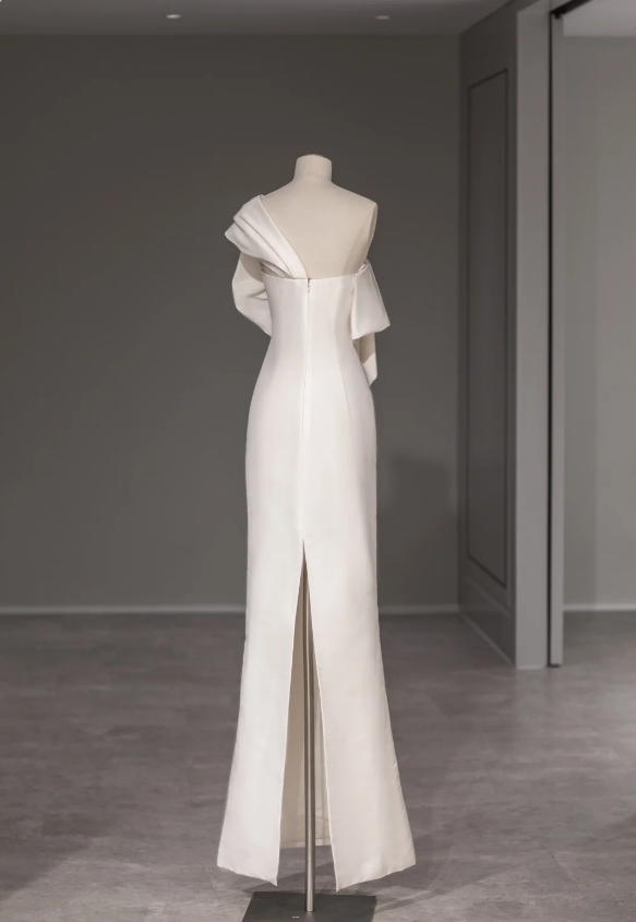 Elegant and simple one-shoulder white satin bow back slit mermaid wedding dress P2875