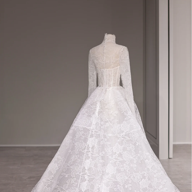 Retro Elegant White Lace High Neck Long Sleeve Floor-Length Wedding Dress P2876