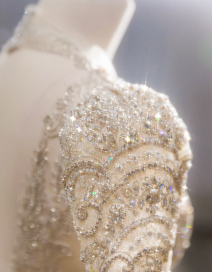 Gorgeous golden V-neck padded shoulder design long sleeve lace totem crystal sewn beads fluffy floor-length wedding dress P2892