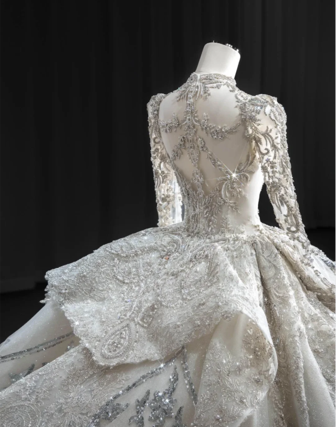 Luxurious Royal Court Long Sleeve Lace Beaded Princess Puffy Floor-Length Wedding Dress P2894