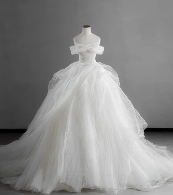 Flowing light satin white one-shoulder simple and elegant floor-length wedding dress P2895