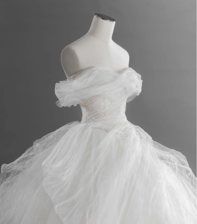 Flowing light satin white one-shoulder simple and elegant floor-length wedding dress P2895