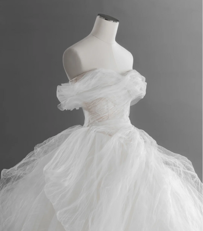 Flowing light satin white one-shoulder simple and elegant floor-length wedding dress P2895