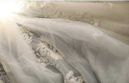 Princess one-shoulder palace irregular pleated lace hemming handmade flower pieces beaded floor-length wedding dress P2801