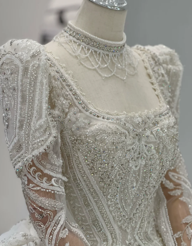 Vintage Square Neck Long Sleeve Pattern Beaded Flowing Tulle Floor-Length Wedding Dress P2902