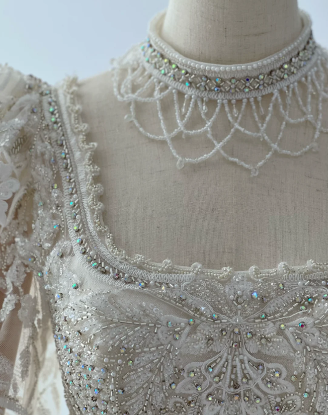 Vintage Square Neck Long Sleeve Pattern Beaded Flowing Tulle Floor-Length Wedding Dress P2902