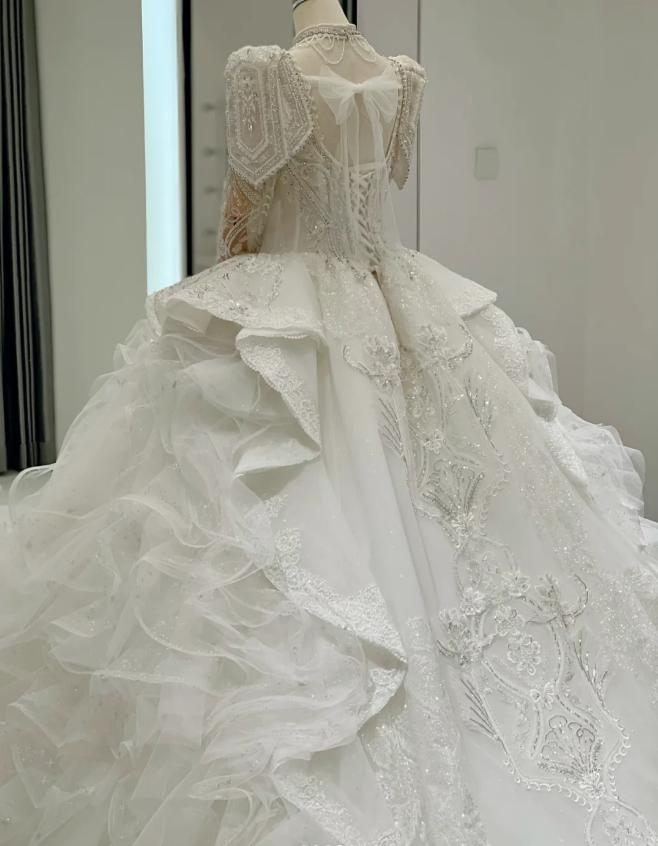 Vintage Square Neck Long Sleeve Pattern Beaded Flowing Tulle Floor-Length Wedding Dress P2902