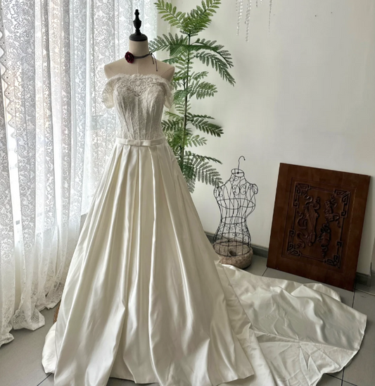 White Elegant Strapless Lace Silk Satin Wedding Dress with Train P2905