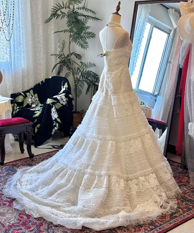 Retro tube top lace cake fishtail wedding dress with small train P2907