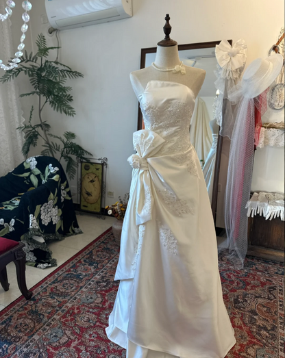 Simple and elegant tube top white satin embroidery waist knotted floor-length wedding dress P2909