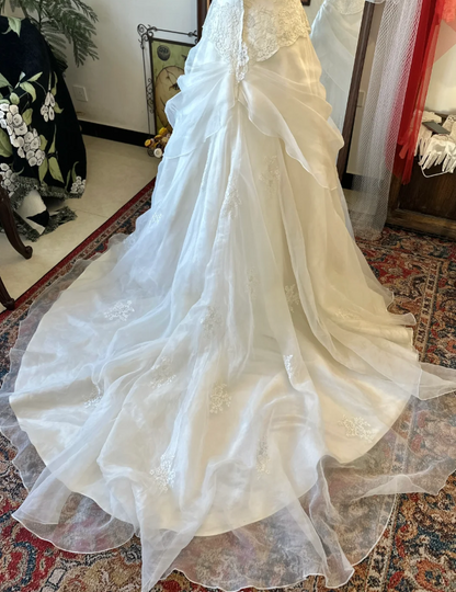 Elegant White Sweetheart Neck Tulle Wedding Dress with Train P2911