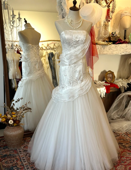 Simple and Elegant Beaded Strapless Satin Tulle Wedding Dress P2914