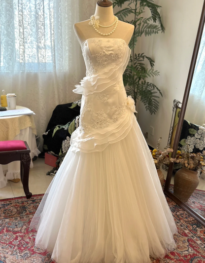 Simple and Elegant Beaded Strapless Satin Tulle Wedding Dress P2914