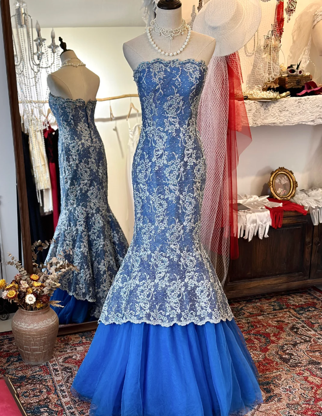 Vintage Sapphire Blue Bandeau Mermaid Wedding Dress with Lace on the Outside and Tulle on the Inside P2915