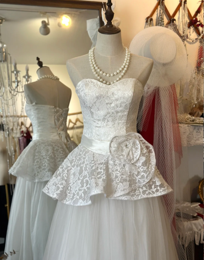 Elegant sweetheart neckline lace and tulle patchwork waist-length A-line wedding dress P2916