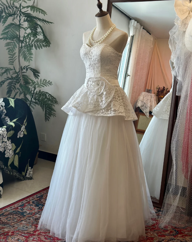 Elegant sweetheart neckline lace and tulle patchwork waist-length A-line wedding dress P2916
