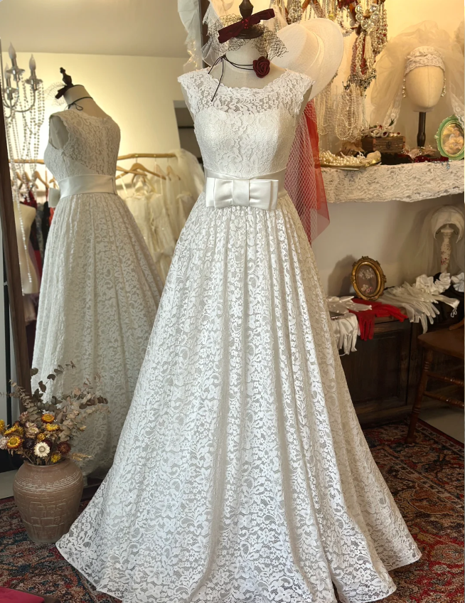 French lace round neck bow waist A-line elegant wedding dress P2919