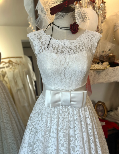 French lace round neck bow waist A-line elegant wedding dress P2919