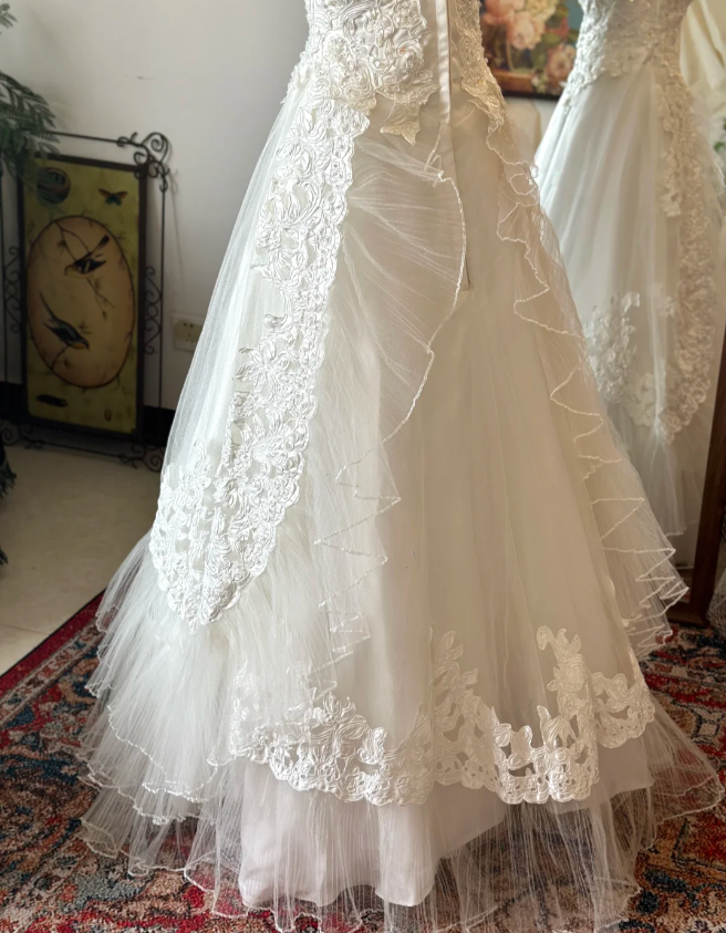 Vintage Tulle A-Line Wedding Dress with Patches P2920