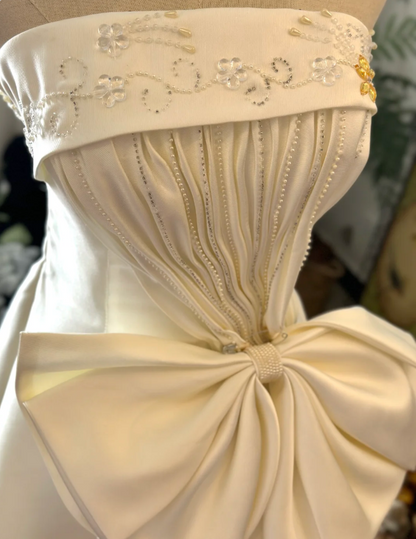 White Satin A-Line Floor-Length Buttoned Wedding Dress with Large Button Buttons P2922