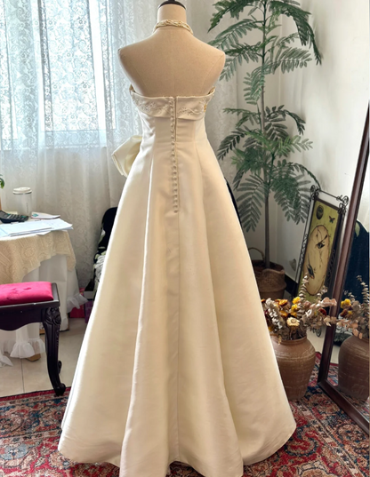 White Satin A-Line Floor-Length Buttoned Wedding Dress with Large Button Buttons P2922