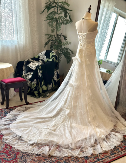 Elegant sweetheart neckline tulle lace trimmed wedding dress with bow back and small train P2924