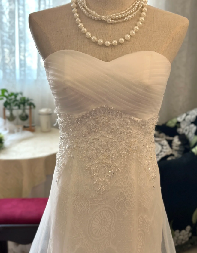 Elegant sweetheart neckline tulle lace trimmed wedding dress with bow back and small train P2924