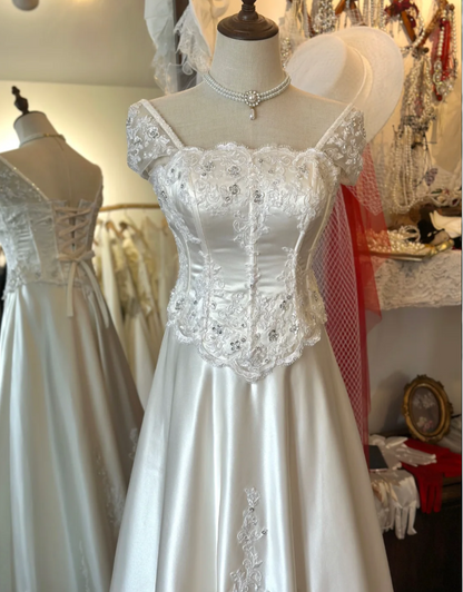 French Retro Shoulder Lace Satin Floor-Length Wedding Dress with Tie Back P2925