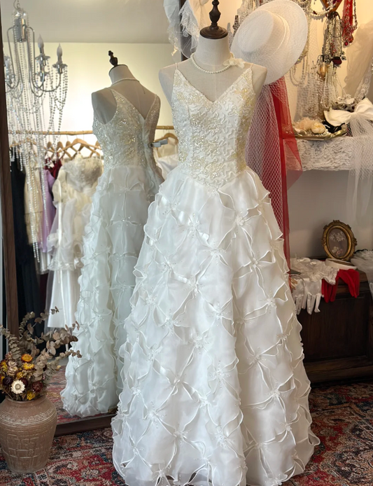 Chic White Strapless V-Neck Beaded Diamond Tulle Wedding Dress P2932