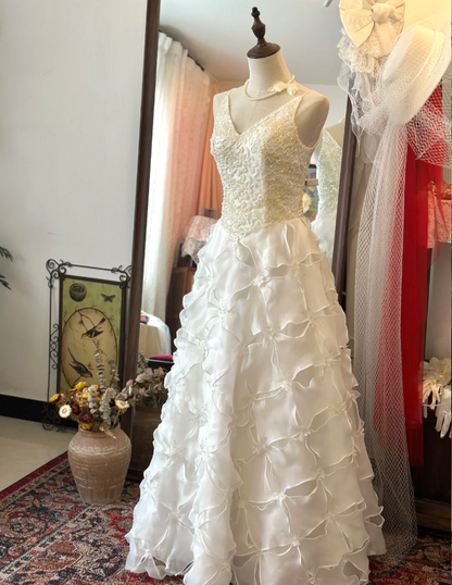 Chic White Strapless V-Neck Beaded Diamond Tulle Wedding Dress P2932