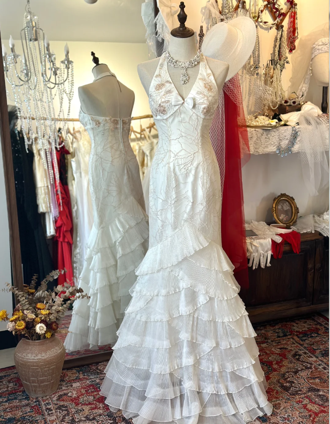 Elegant Mermaid Halter Neck Fitted Layered Tulle Floor-Length Wedding Dress P2938