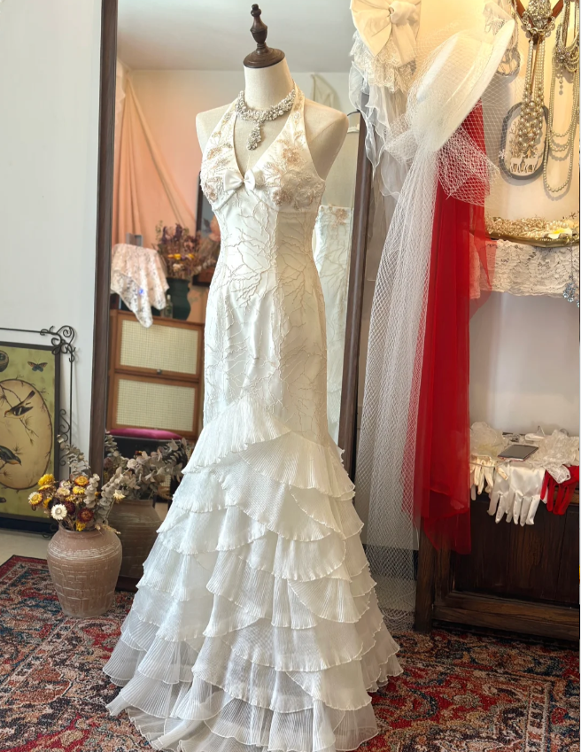 Elegant Mermaid Halter Neck Fitted Layered Tulle Floor-Length Wedding Dress P2938