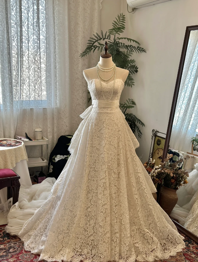 A-line sweetheart neckline lace and tulle wedding dress with train P2942