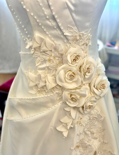 Vintage V-neck White Backless 3D Flower Beaded Embroidery Satin Floor-length Wedding Dress P2943